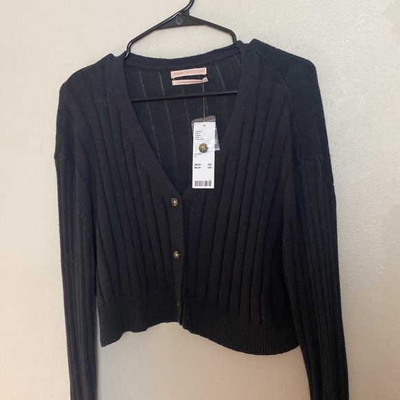 Urban Outfitters Cropped Sweater - Picture 2 of 4